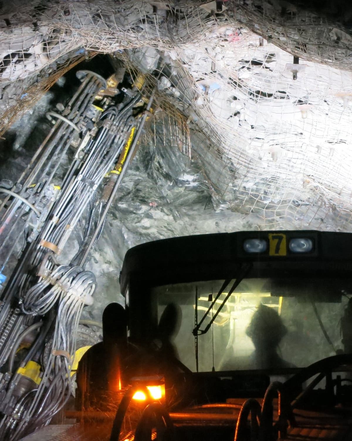 Cables mineros para minería subterránea en frente de avance con jumbos