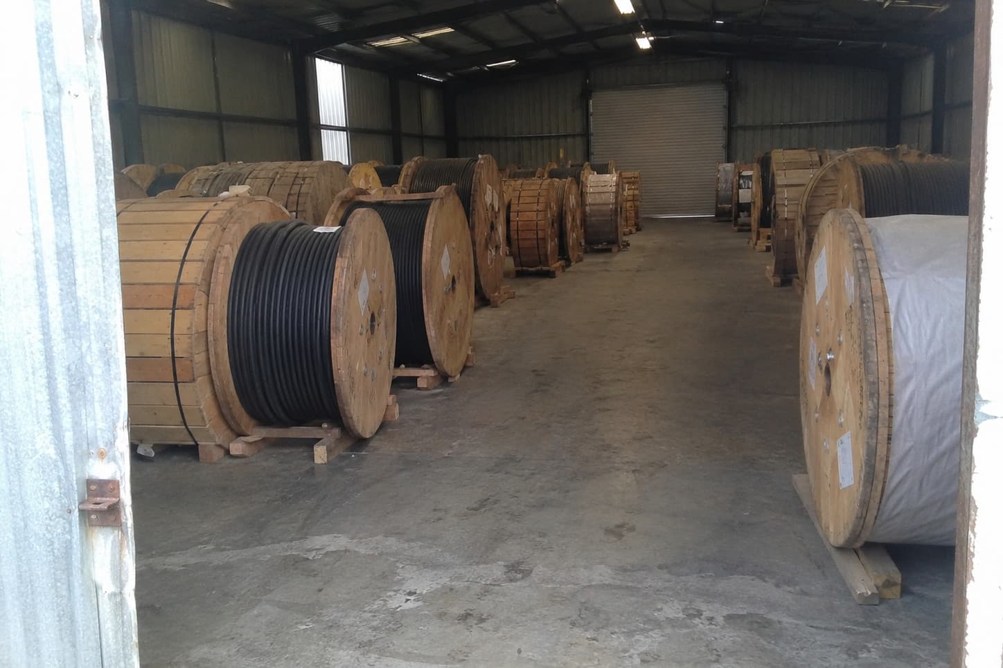 Carretes de cables mineros de media y baja tensión listos para embarque