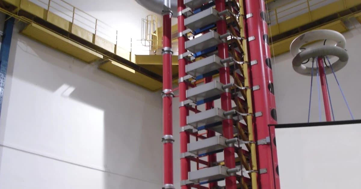 Blindaje Eléctrico Semiconductor en Cables de Media Tensión Minera (5 kV a 25 kV): Diseño y Pelado