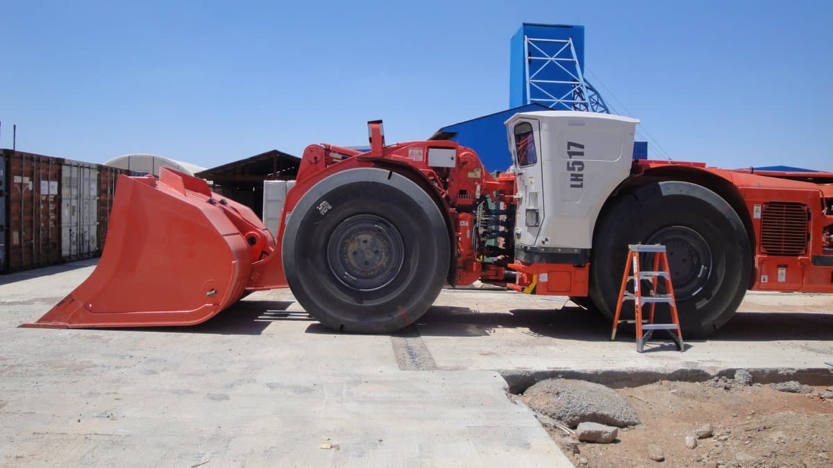 Equipo de anclaje de roca jumbo empernador en galería subterránea