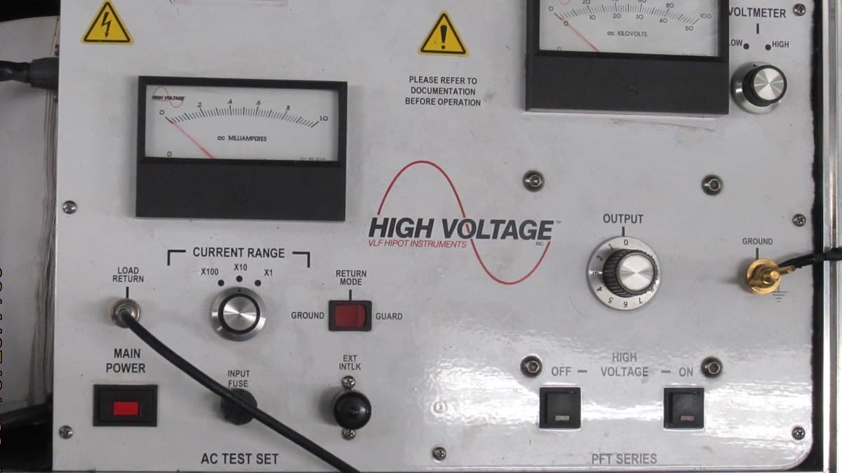 Consola de control de laboratorio de alta tensión para pruebas de rigidez dieléctrica en cables de potencia